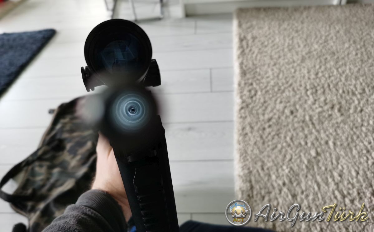 Uzun namlu dipcik ve moderatörlü Zoraki Ultra HP01​.